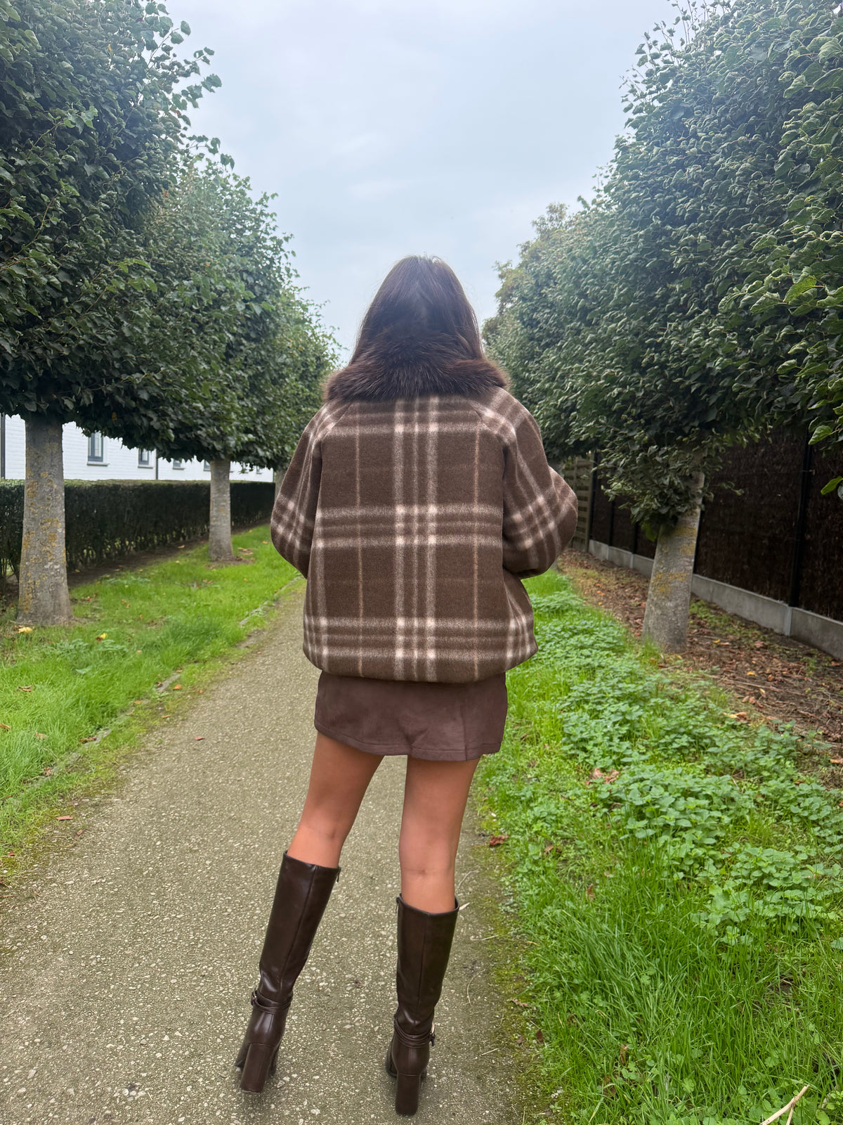 Korte mantel faux fur kraag choco