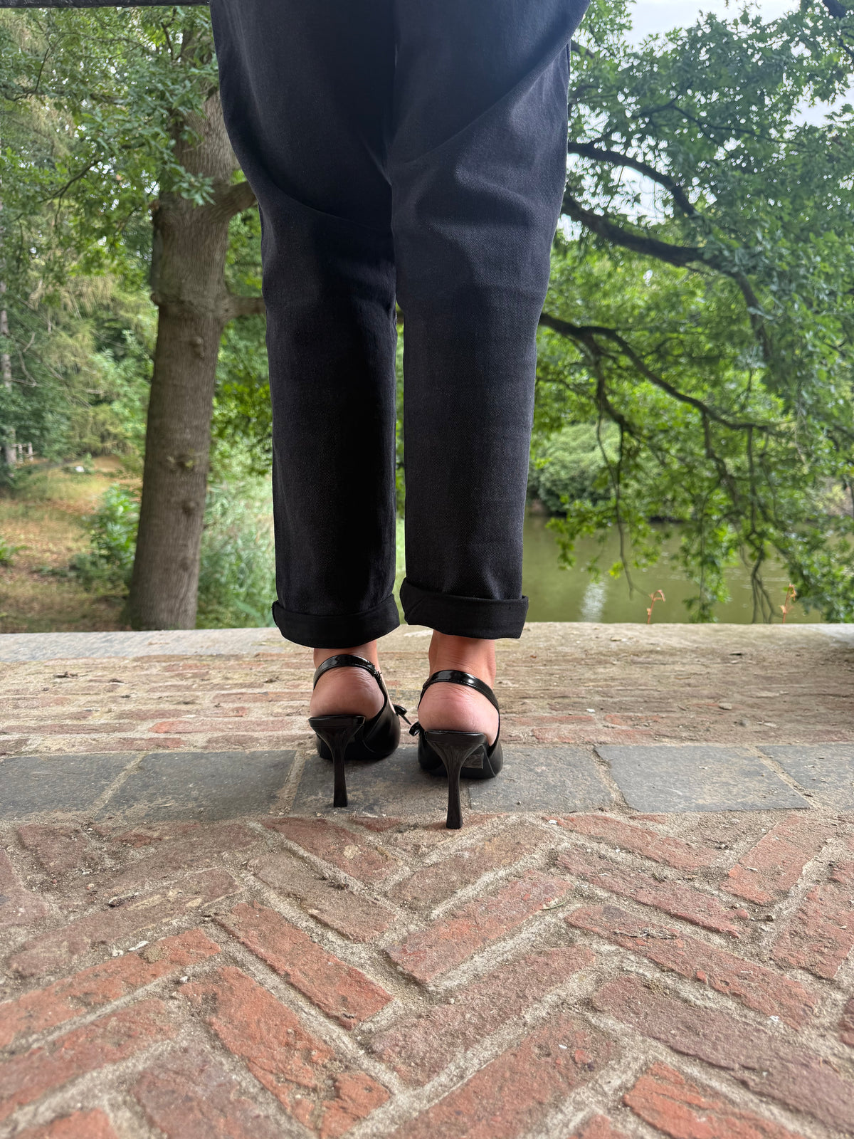Zwarte pump strikje