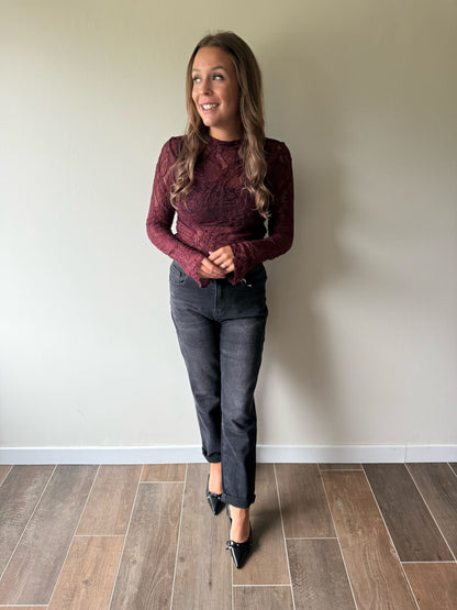 Lace top bordeaux