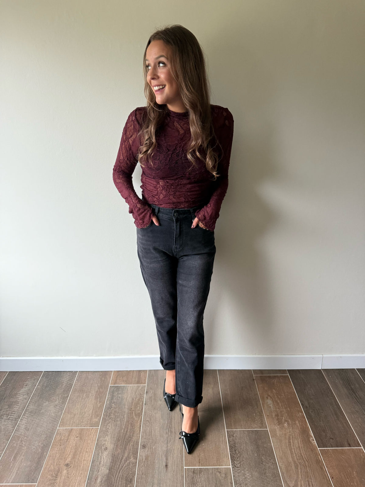 Lace top bordeaux