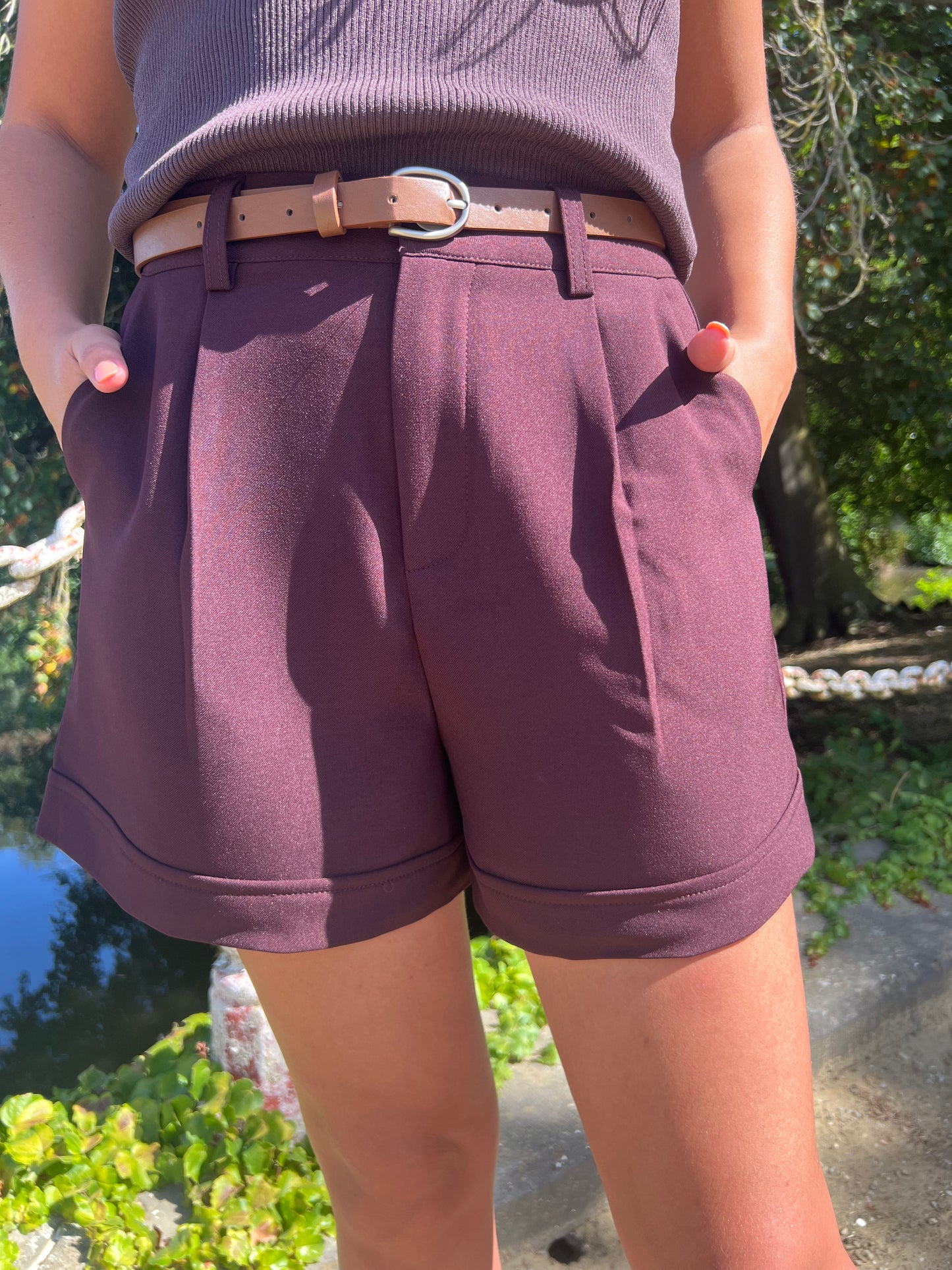 Klassieke short met riem bordeaux