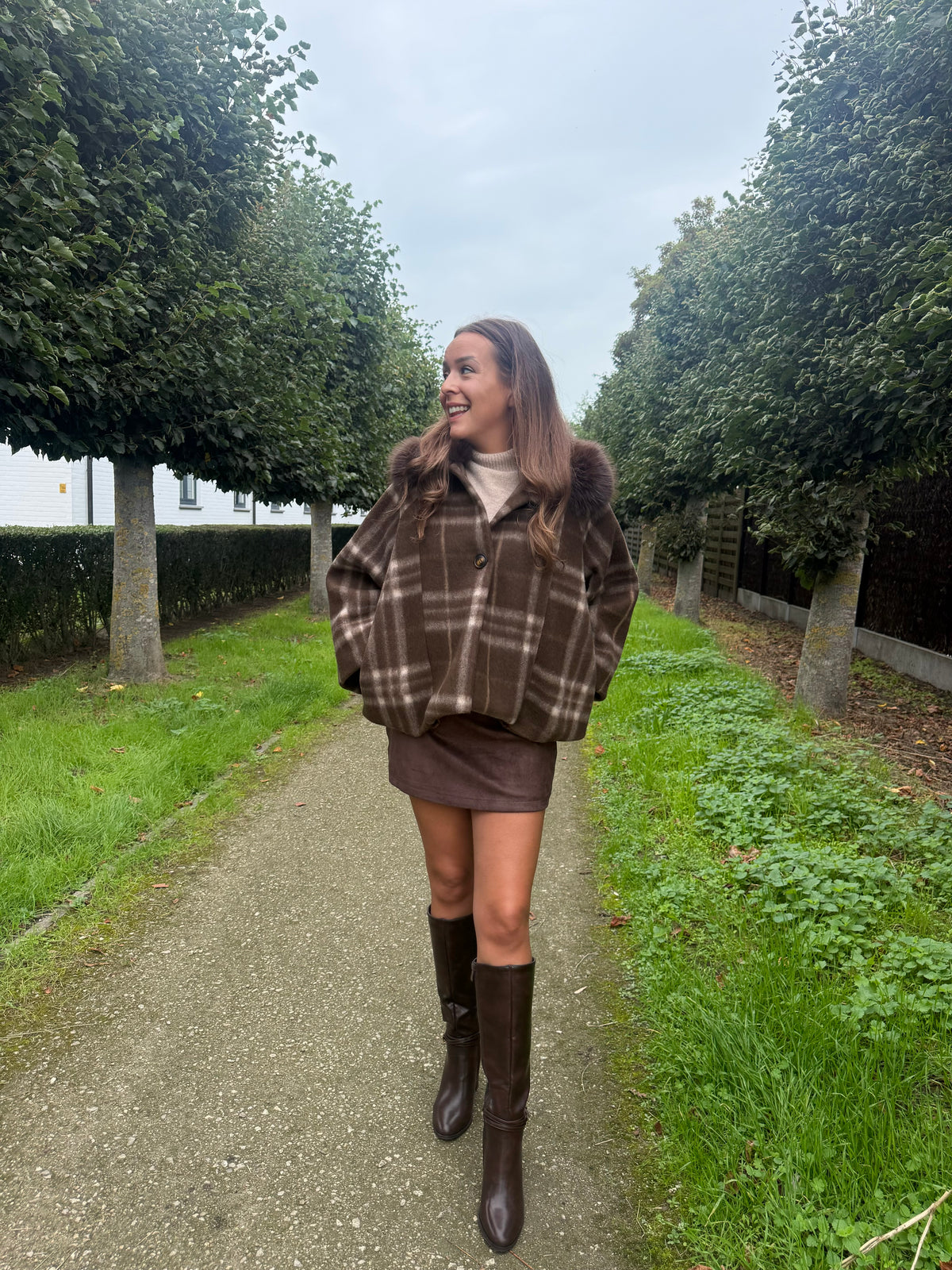 Korte mantel faux fur kraag choco