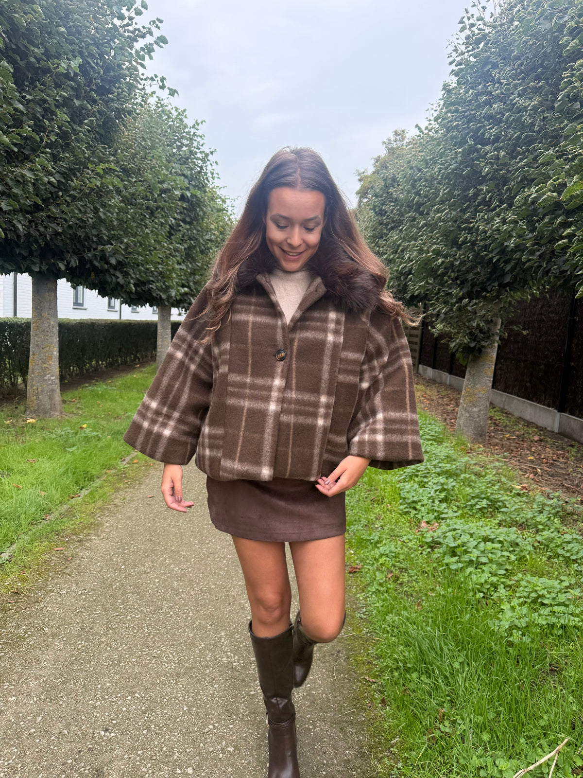 Korte mantel faux fur kraag choco
