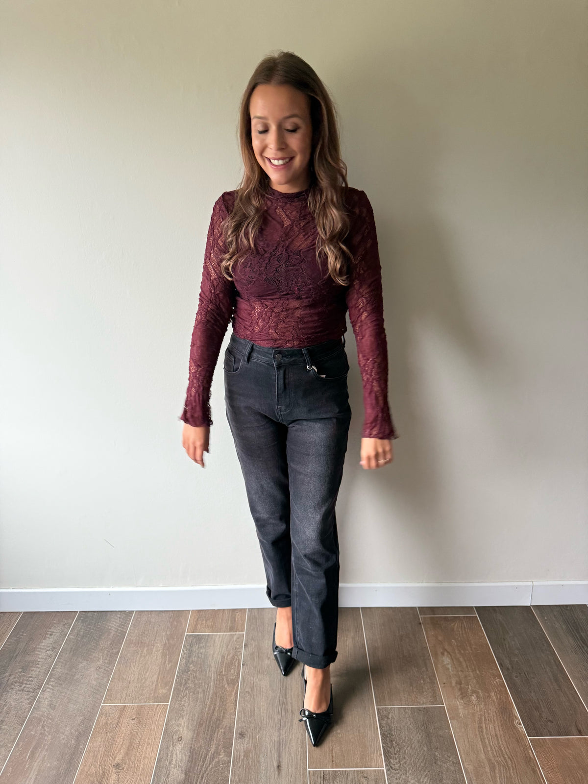 Lace top bordeaux