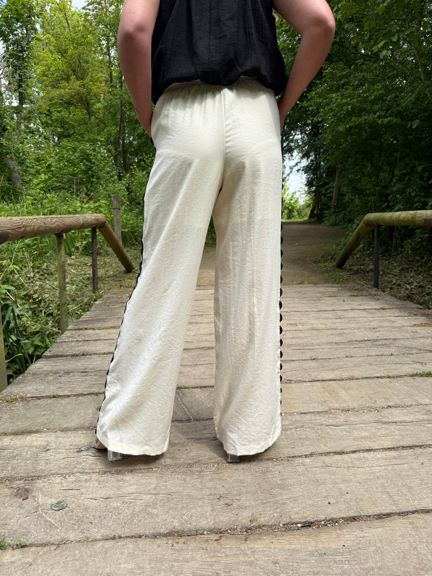 Linnen broek met zwart detail